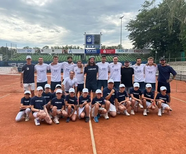 Tennis Ewige Liebe Blau-Weiß Neuss: Dominanter 8-1 Sieg gegen Suchsdorfer SV