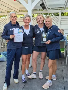 Der Bezirkspokal Damen 50 geht an Blau-Weiss Neuss!