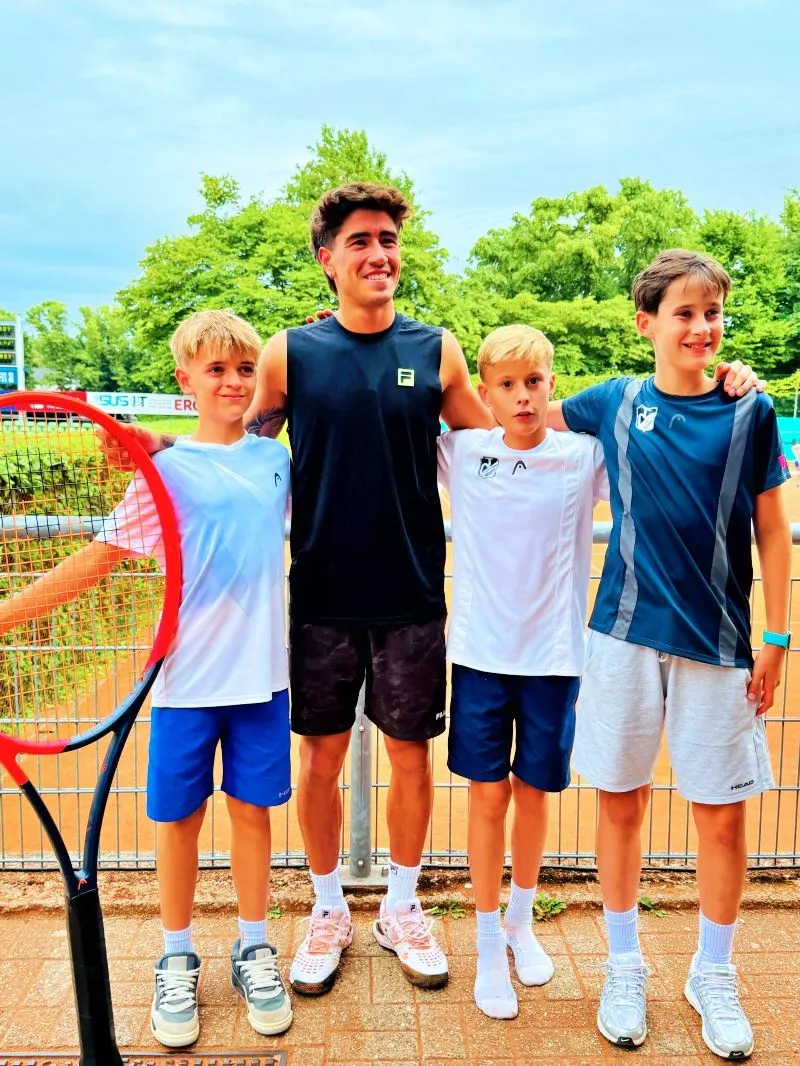 Kinder beim Feriencamp des TC Blau-Weiss Neuss